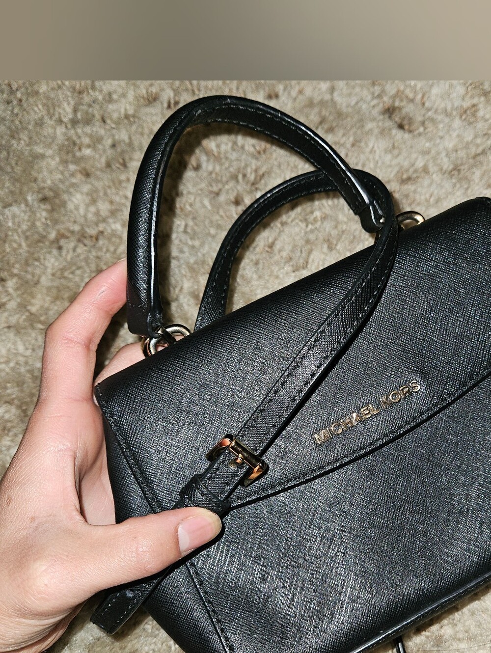 black micheal kors crossbody handbag